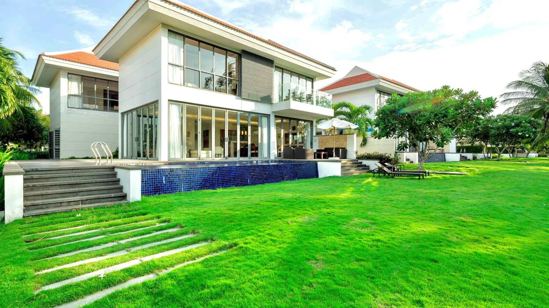 Aparthotel Luxury Dana Beach Resort & Spa Da Nang