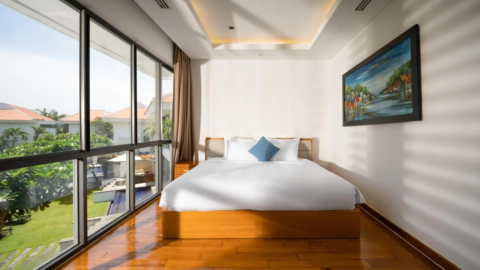 Luxury Dana Beach Resort & Spa ダナン市