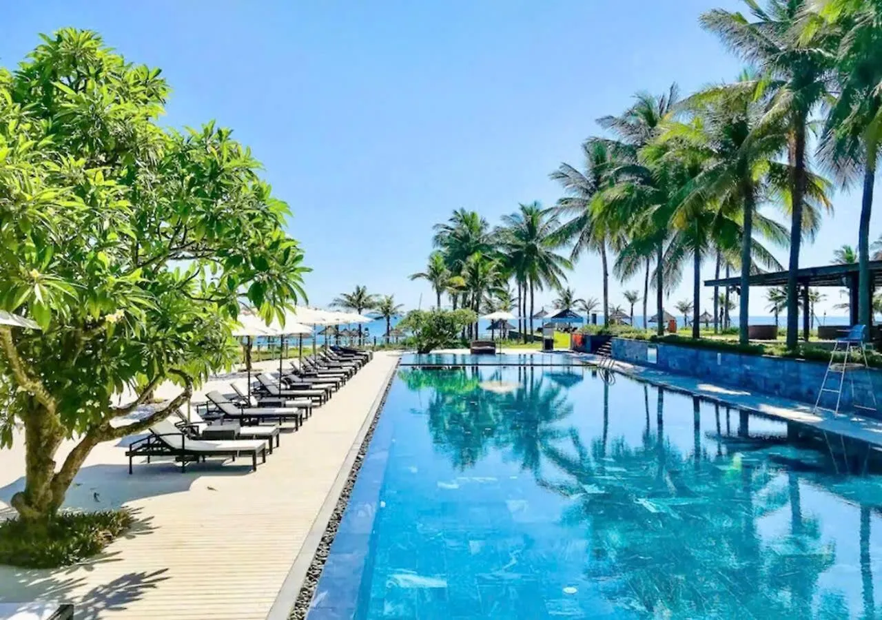 Luxury Dana Beach Resort & Spa ダナン市
