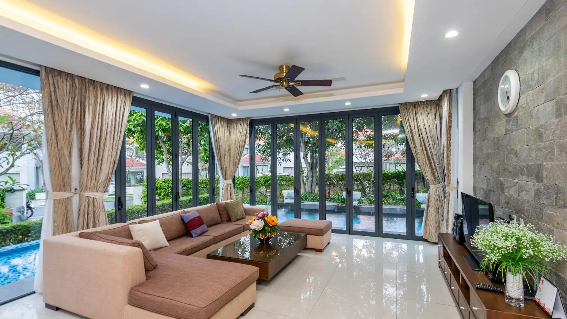 Luxury Dana Beach Resort & Spa ダナン市