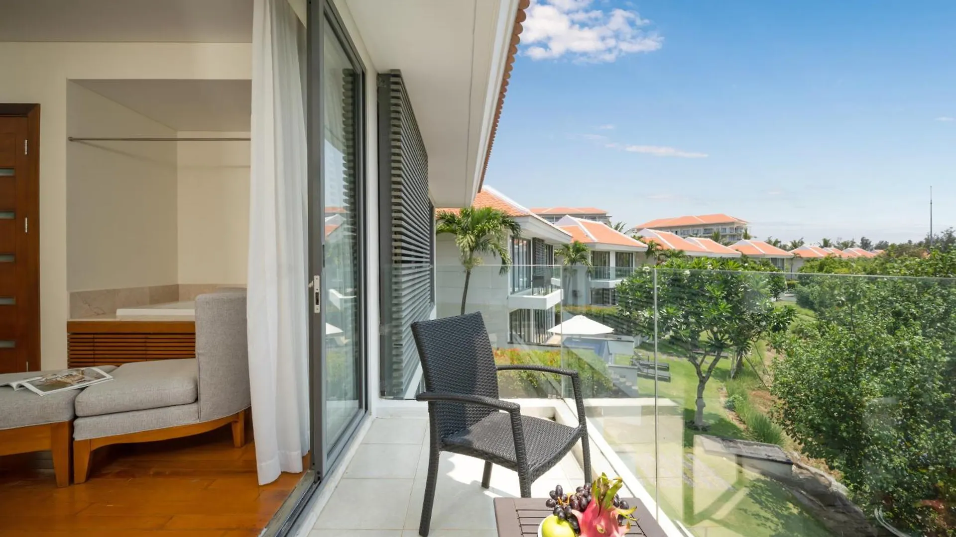 Luxury Dana Beach Resort & Spa ダナン市