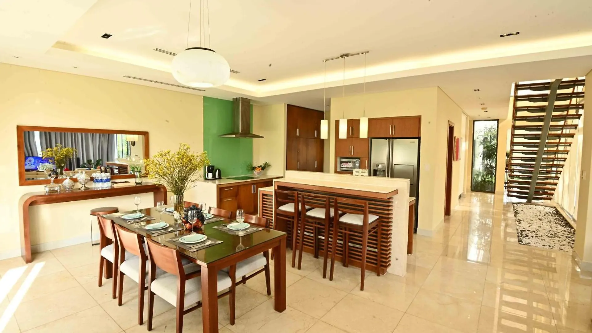Luxury Dana Beach Resort & Spa ダナン市