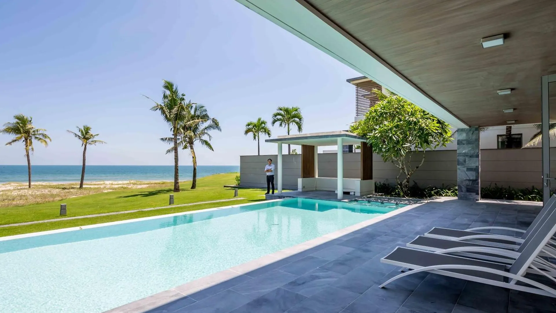 Luxury Dana Beach Resort & Spa ダナン市