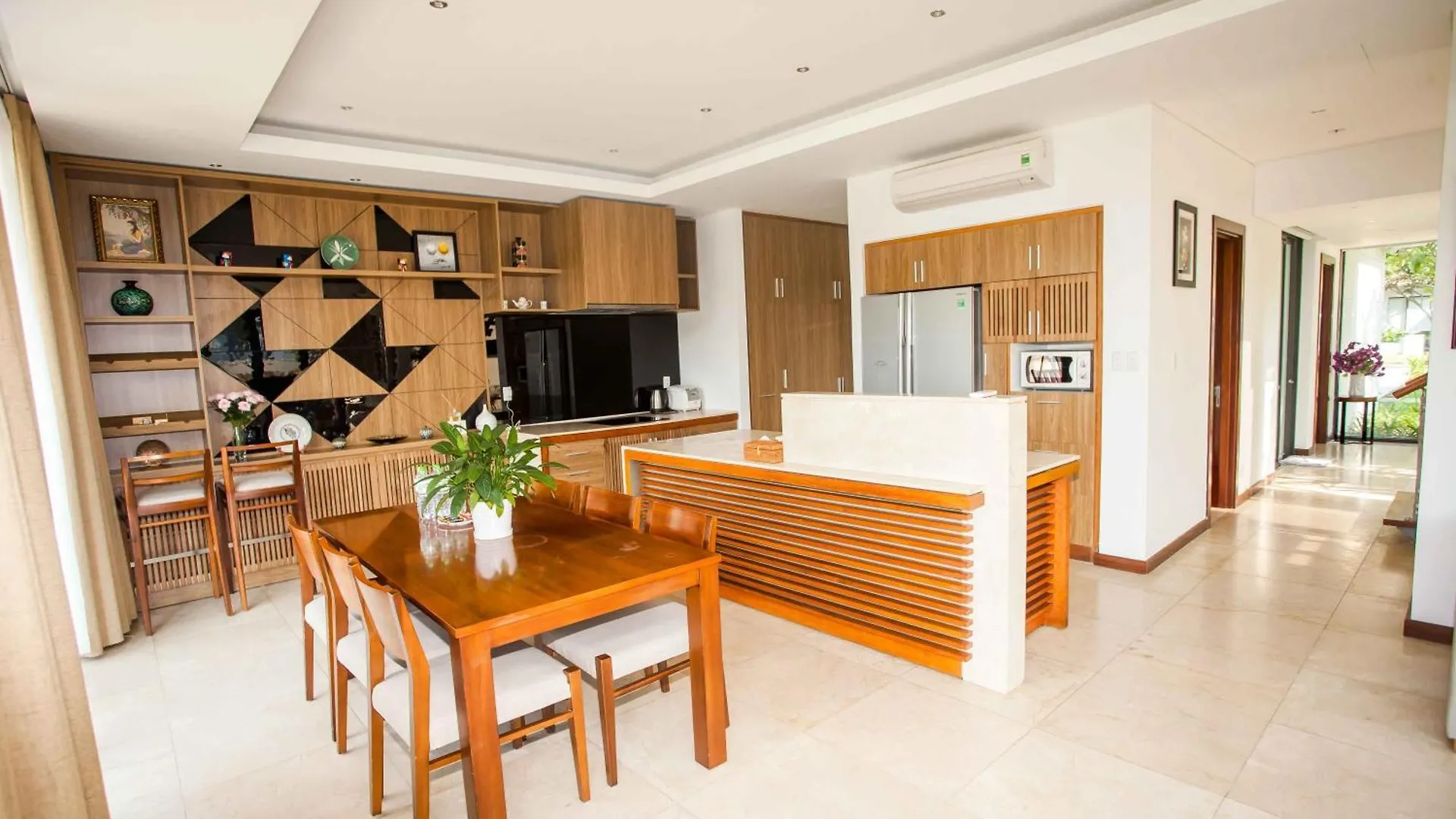 Luxury Dana Beach Resort & Spa ダナン市