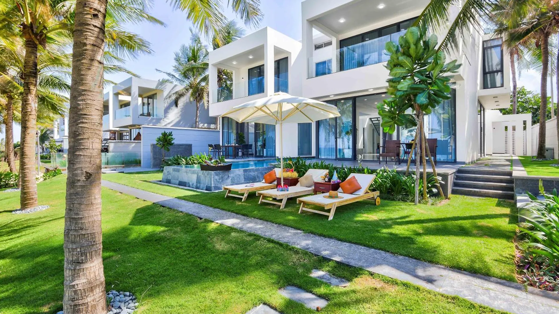 Luxury Dana Beach Resort & Spa 다낭 5*,  베트남