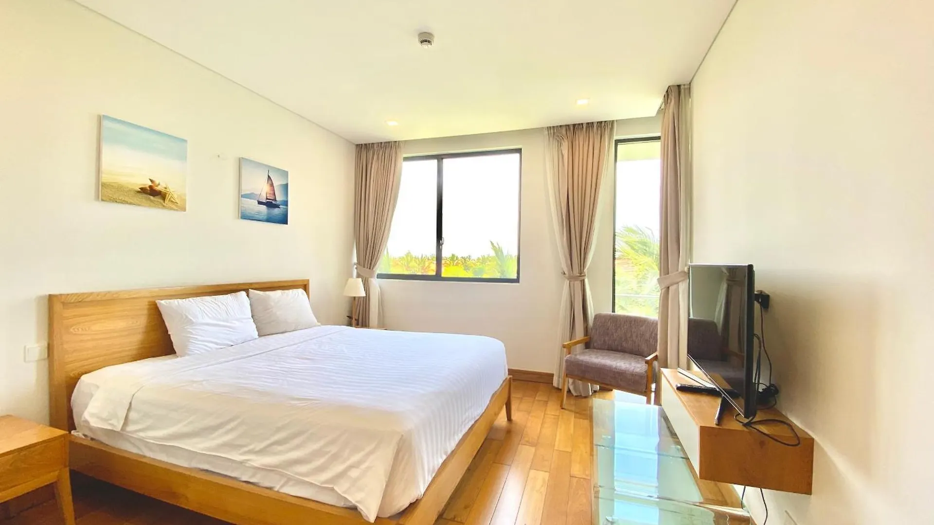 Luxury Dana Beach Resort & Spa 다낭 베트남