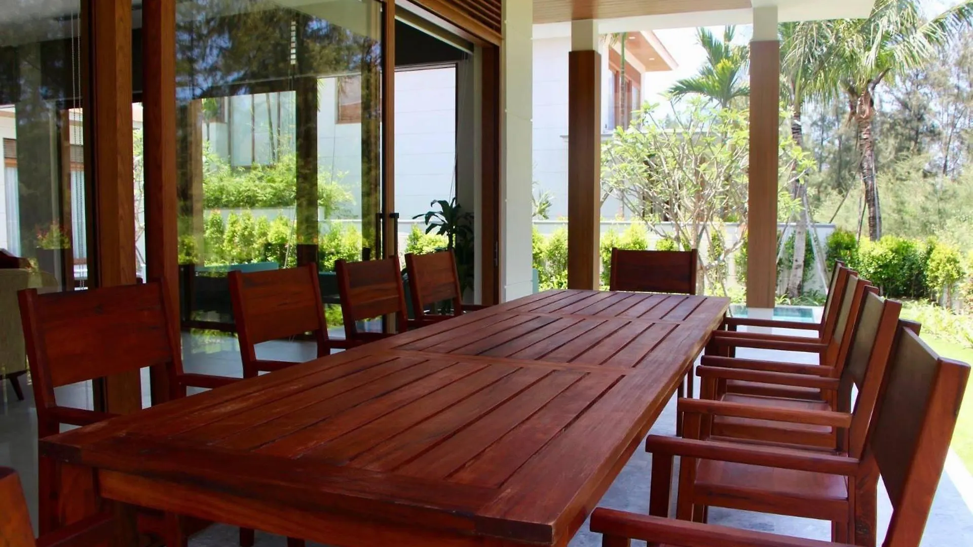 Luxury Dana Beach Resort & Spa Da Nang Aparthotel